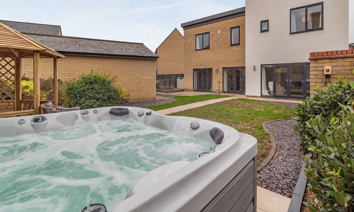 Ipswich Cottage | 5 bedroom accommodation in Ipswich