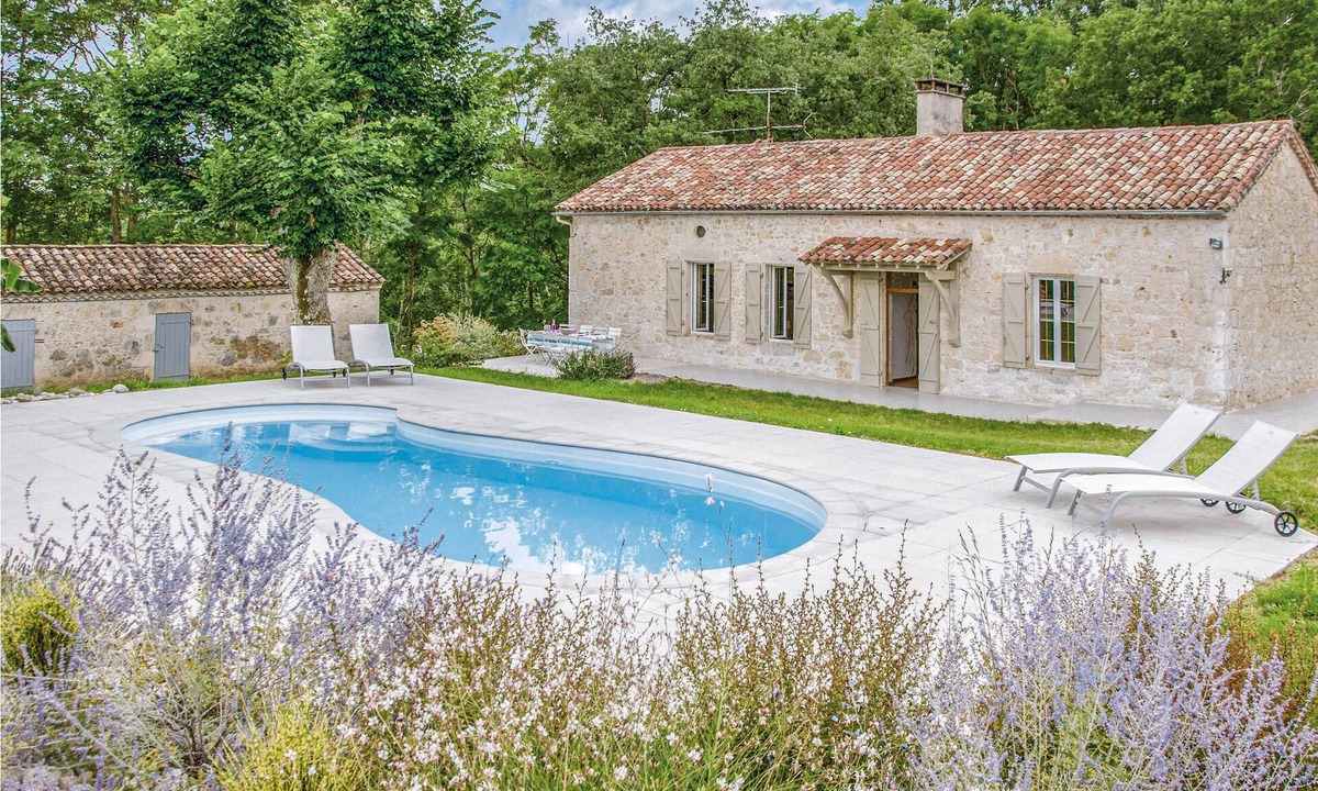 Sembas House | 5 bedroom accommodation in Sembas
