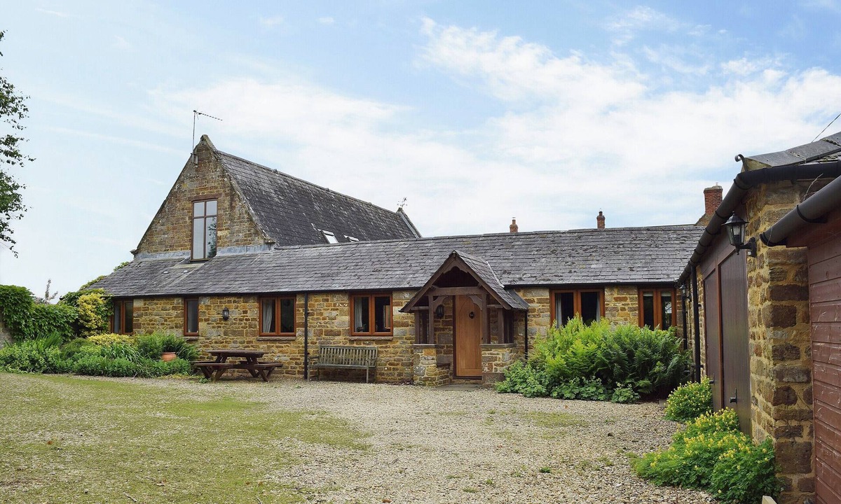 Warkworth Cottage | 5 bedroom accommodation in Warkworth, Banbury