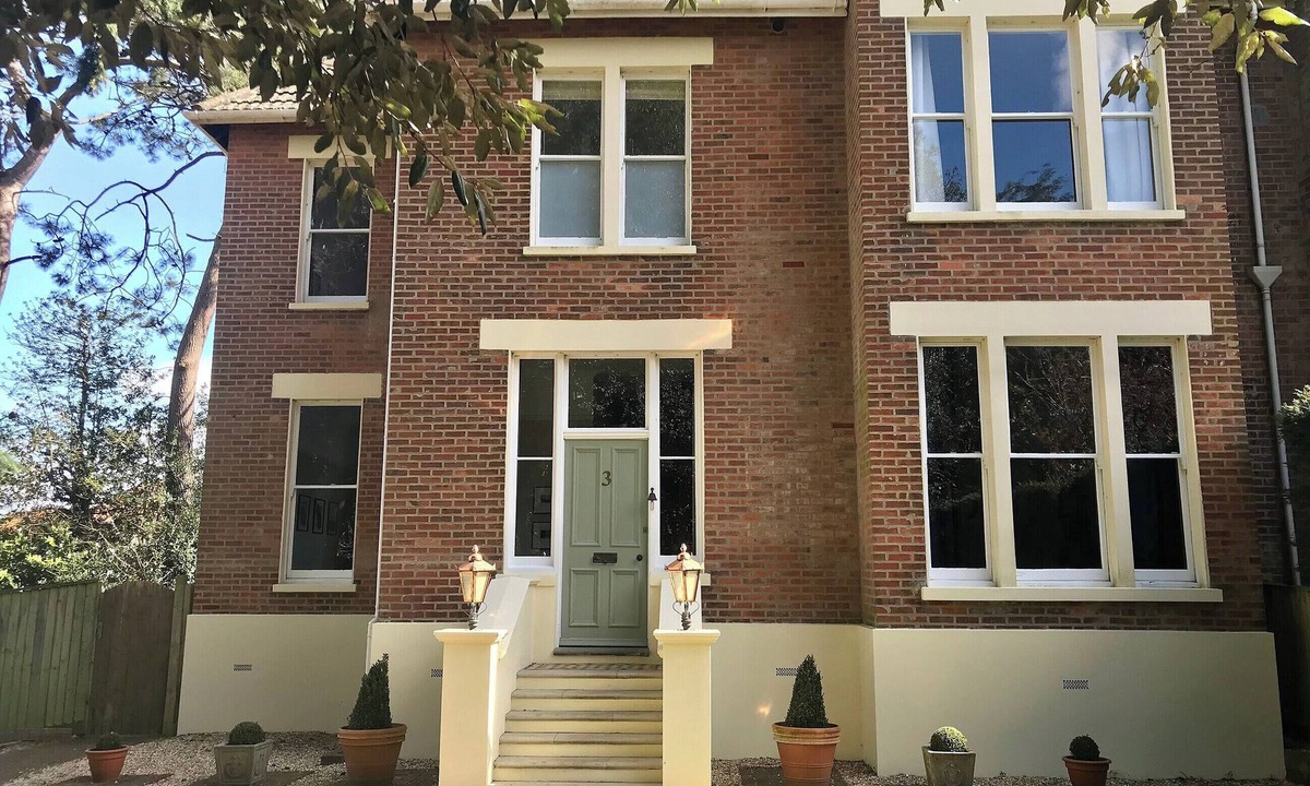 Poole Cottage | 5 bedroom accommodation in Poole