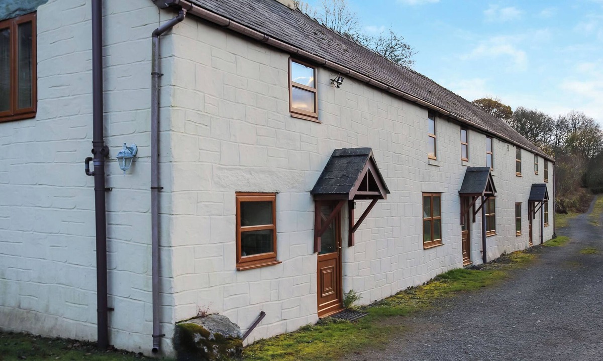 Cwmtirmynach Cottage | 5 bedroom accommodation in Bala