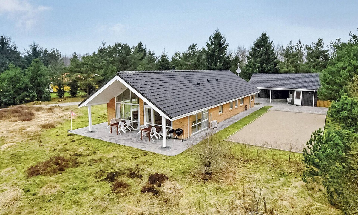 Skovgaarde House | 5 bedroom awesome home in Herning