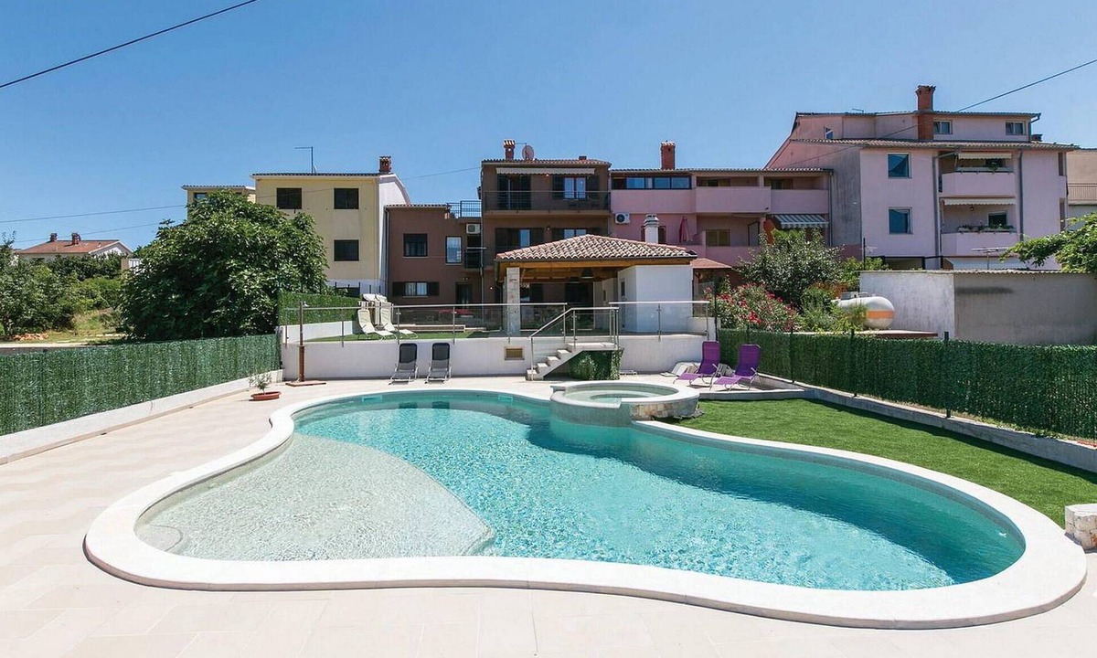 Valbandon House | 5 bedroom beautiful home in Pula