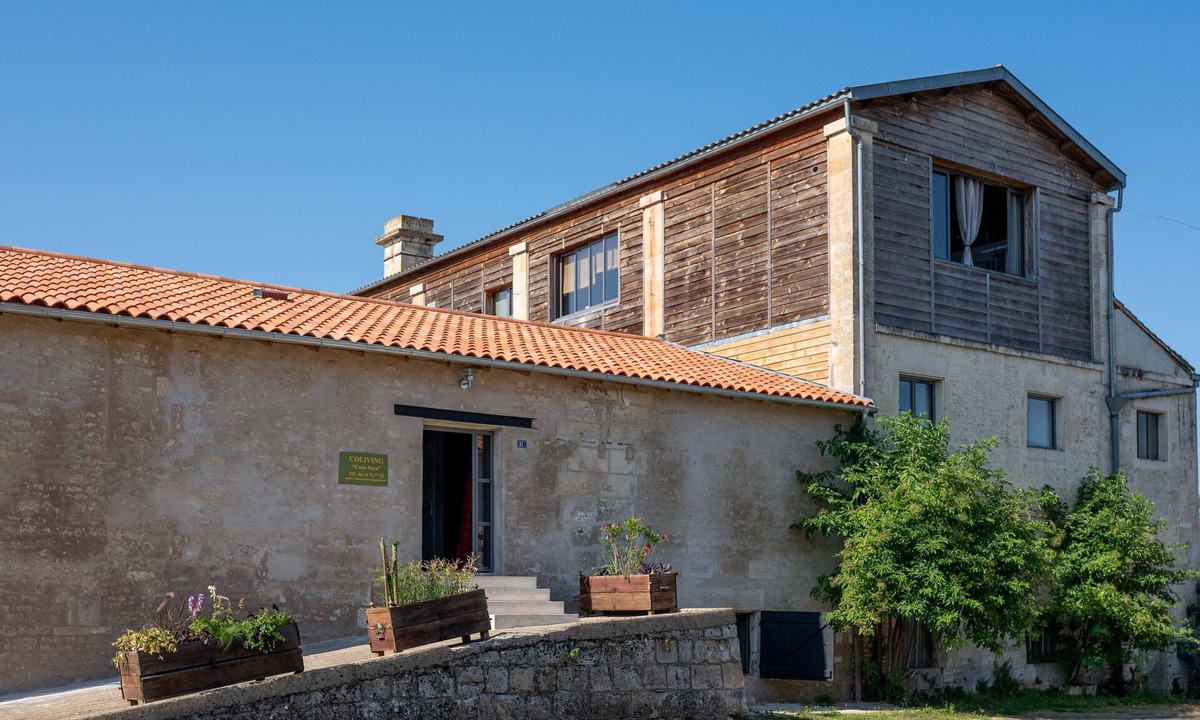 Centre Ville Bed & Breakfast | 5 Bedroom Bed & breakfast in Niort