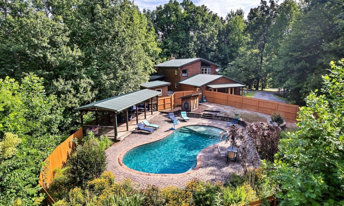 Cosby Cabin | 5-Bedroom Cabin with Private Seasonal Pool and Hot Tub