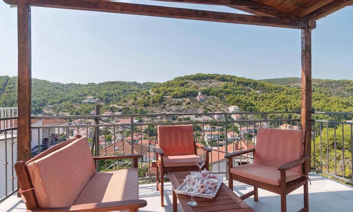 Stomorska House | 5 bedroom cozy home in Stomorska