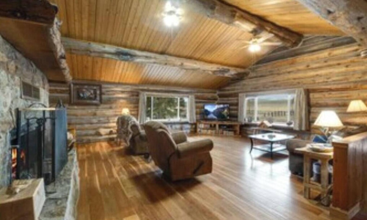 Whitefish Apartment | 5 bedroom custom Lodge, log home. rec room, on river, fishing, open kitchen