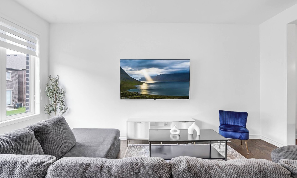 Kitchener House | 5 Bedroom Estate | Sleeps17 | 65"TV | Free Parking