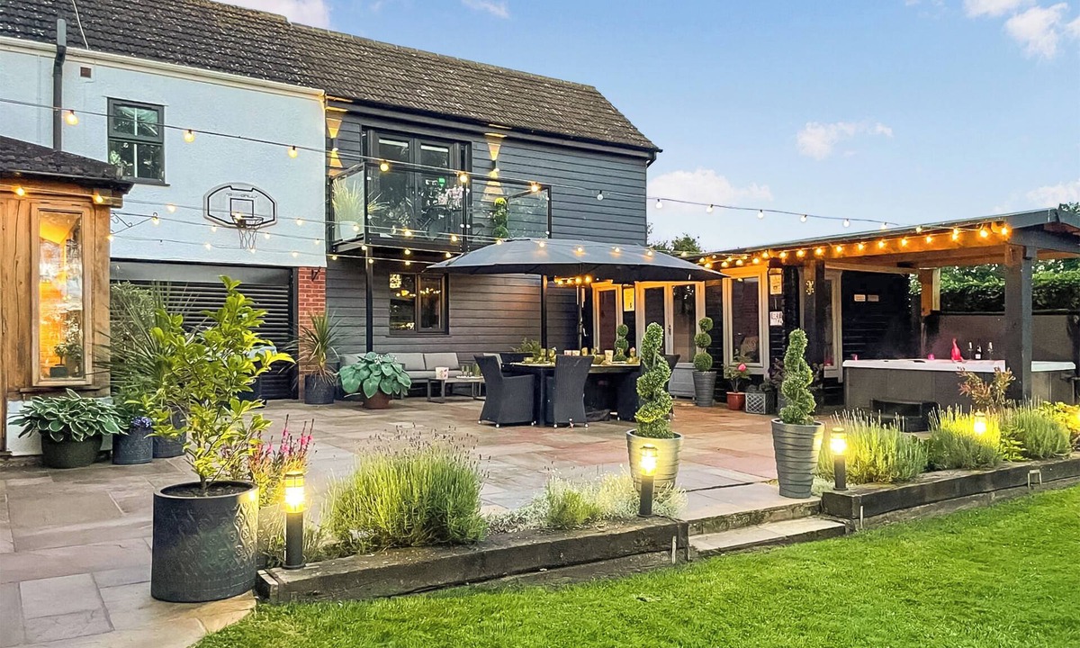 Repps with Bastwick Cottage | 5 bedroom accommodation in Repps with Bastwick