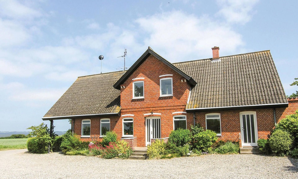 Sydlangeland House | 5 bedroom gorgeous home in Humble