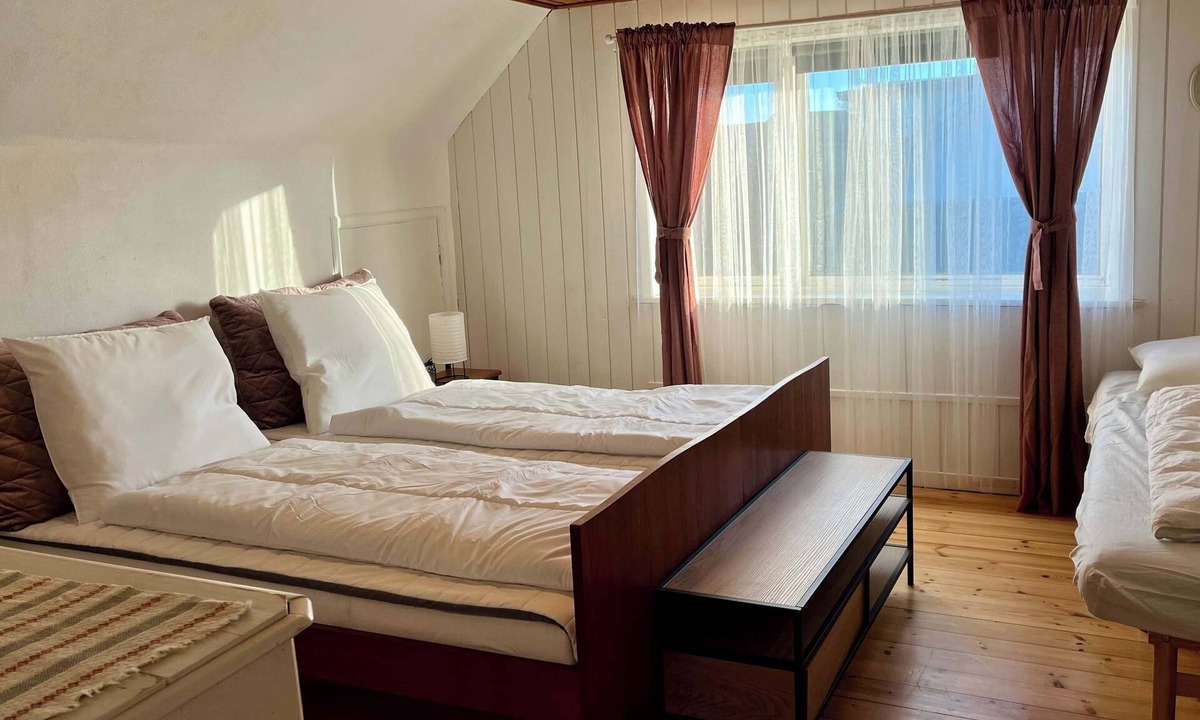 Bording House | 5 Bedroom House - 12 Guests