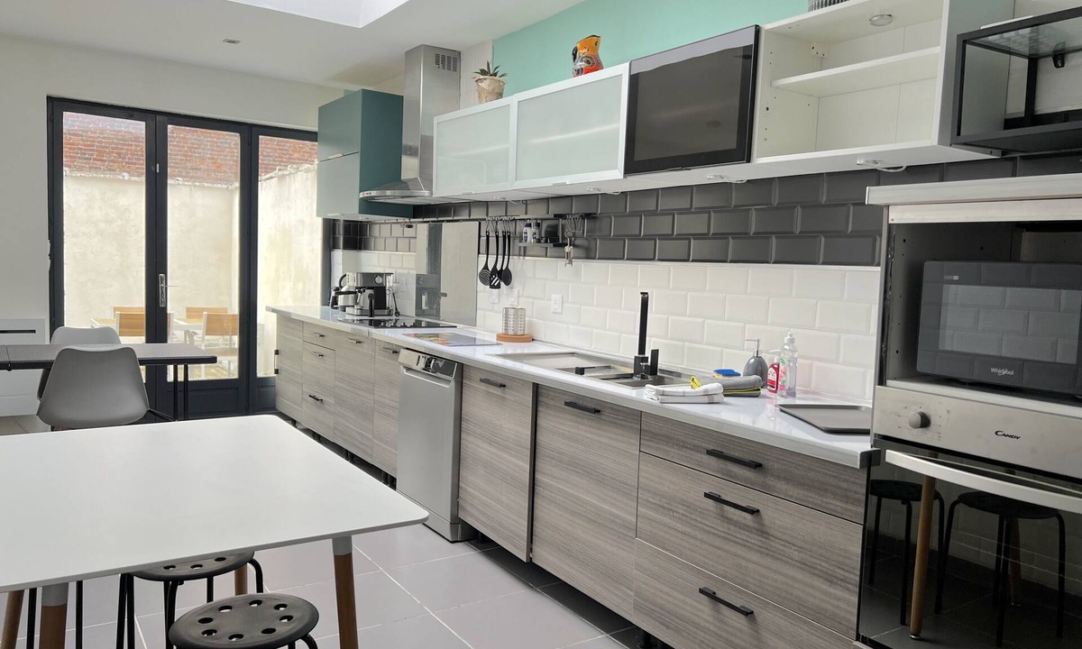 Roubaix House | 5-bedroom house close to all amenities