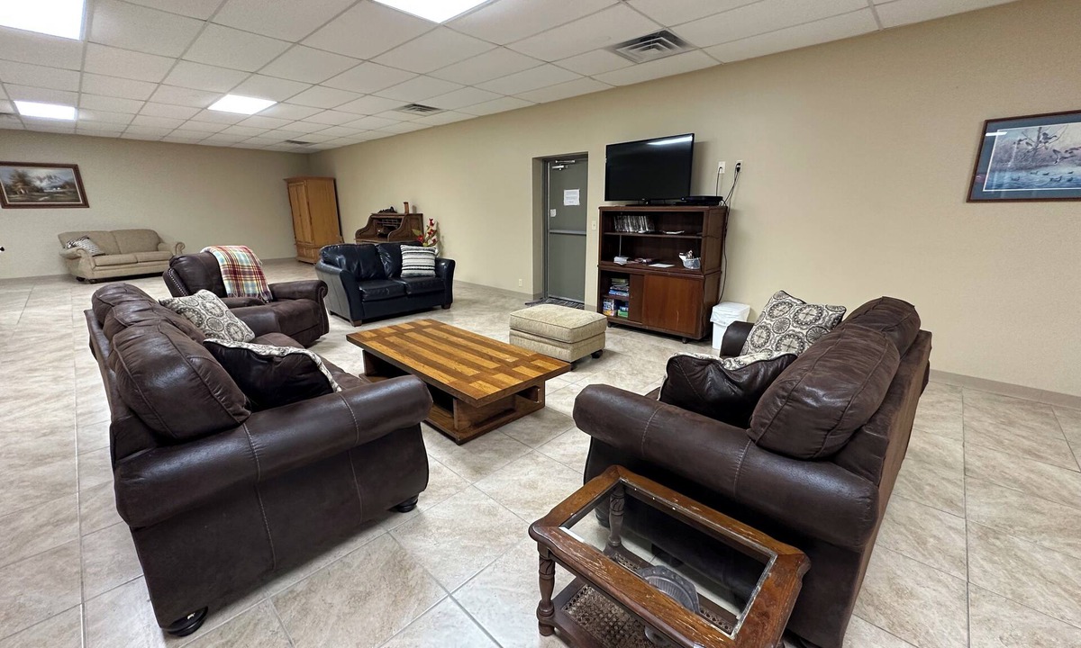 Cowley County Cabin | 5 Bedroom Lodge in beautiful Southeast Kansas