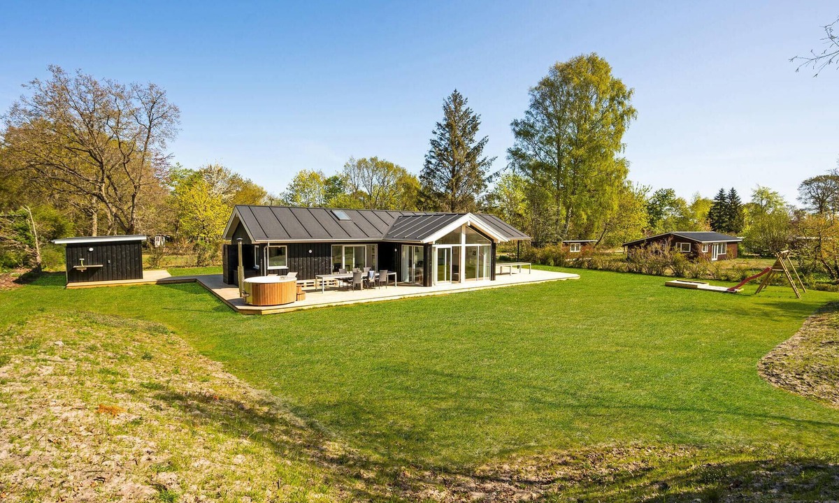 Fjellerup House | 5 bedroom lovely home in Glesborg