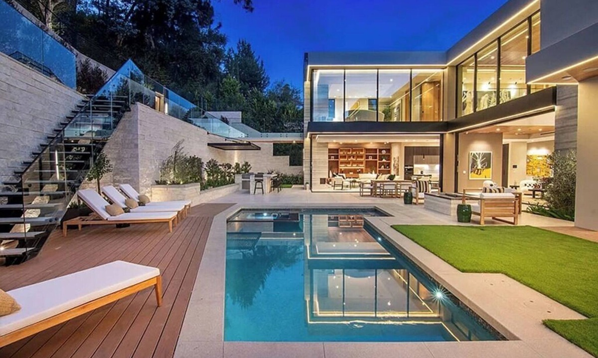 Beverly Glen House | 5-bedroom Mansion in Beverly Hills with 200 People Event Space.