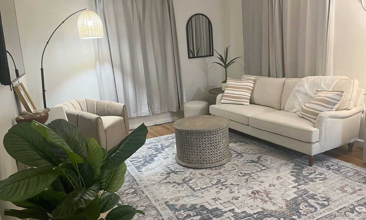 Willowick House | 5 bedroom pet & family friendly lux house near downtown Cleveland and Lake Erie