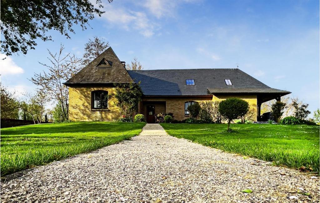 Bray-les-Mareuil House | 5 Bedroom Pet Friendly Home In Bray-Lès-Mareuil