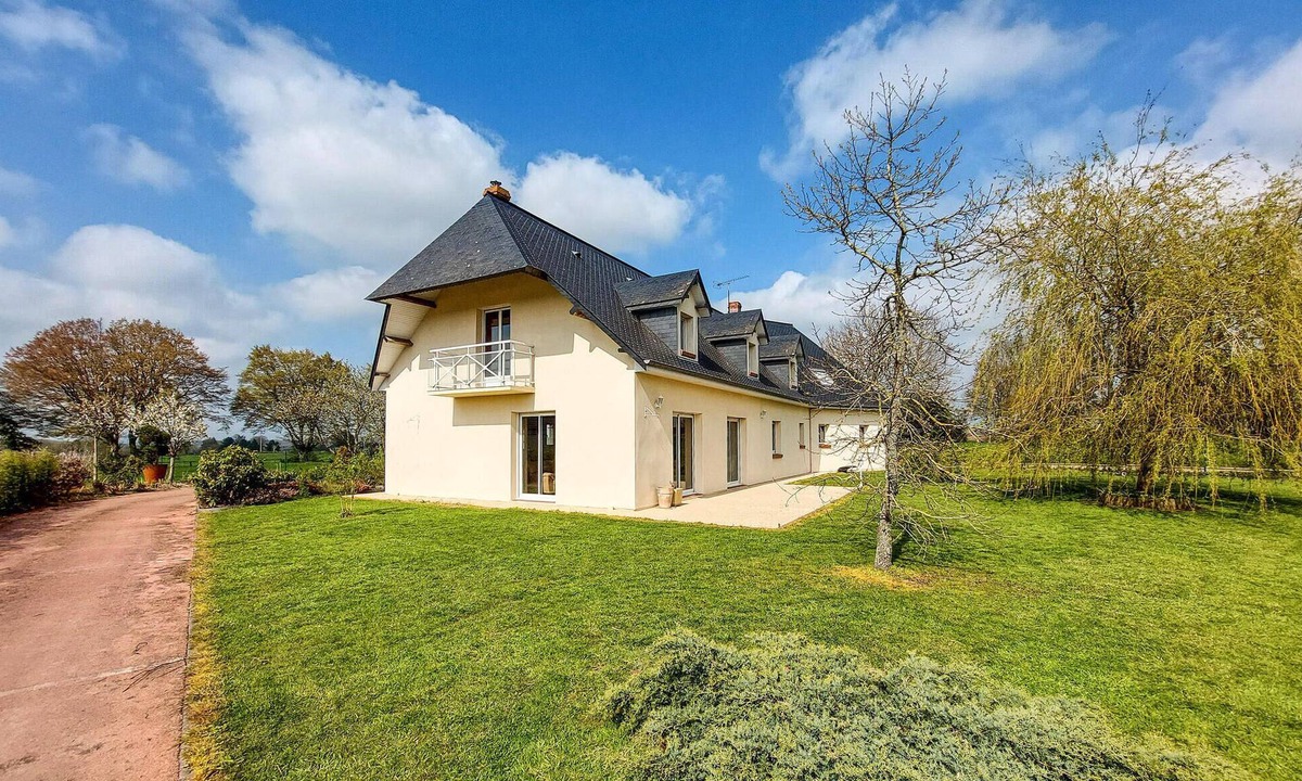 Saint-Pierre-de-Varengeville House | 5 bedroom pet friendly home in ST PAER