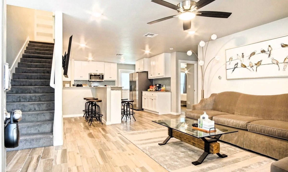 Central Oklahoma City House | 5-Bedroom Retreat- Hottub- Full Kitchen