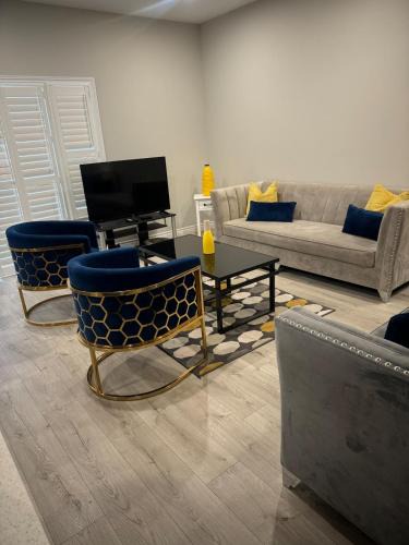 Woodstock Apartment | 5-Bedroom Spacious Townhouse