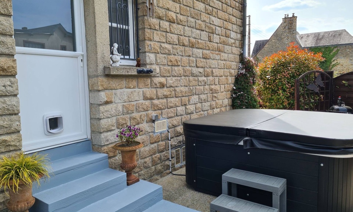 Pontorson House | 5 bedroom townhouse