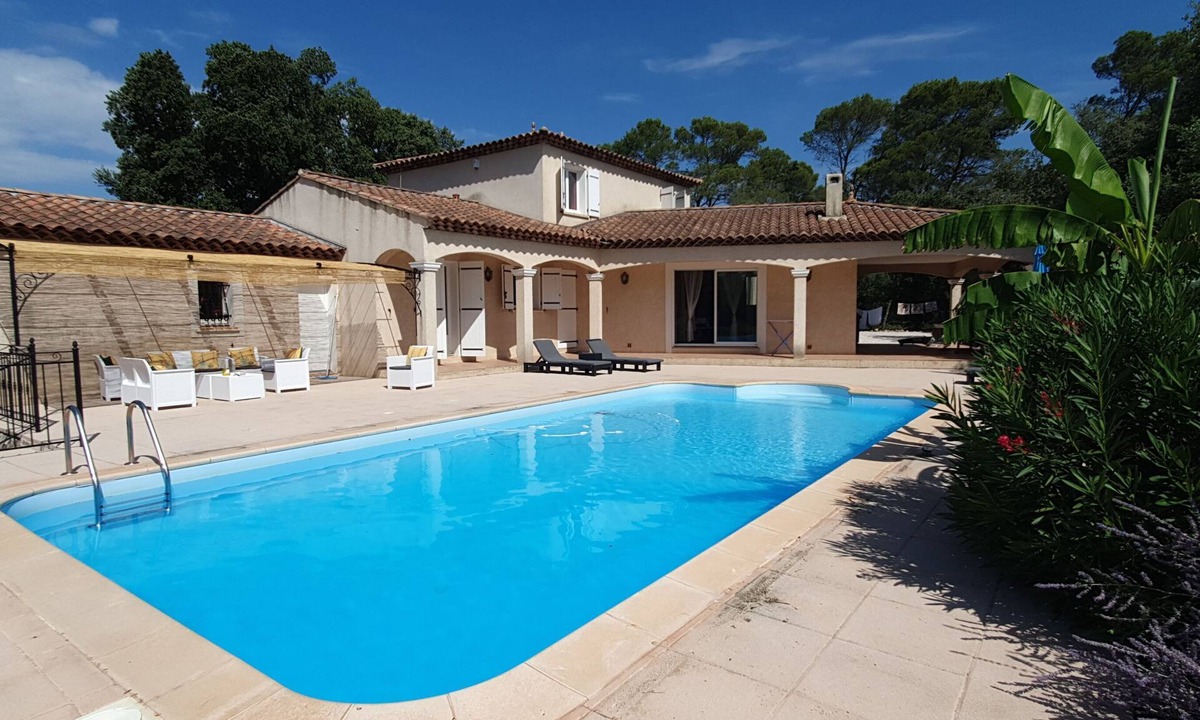 Flassans-sur-Issole Villa | 5-bedroom villa with pool in central Var