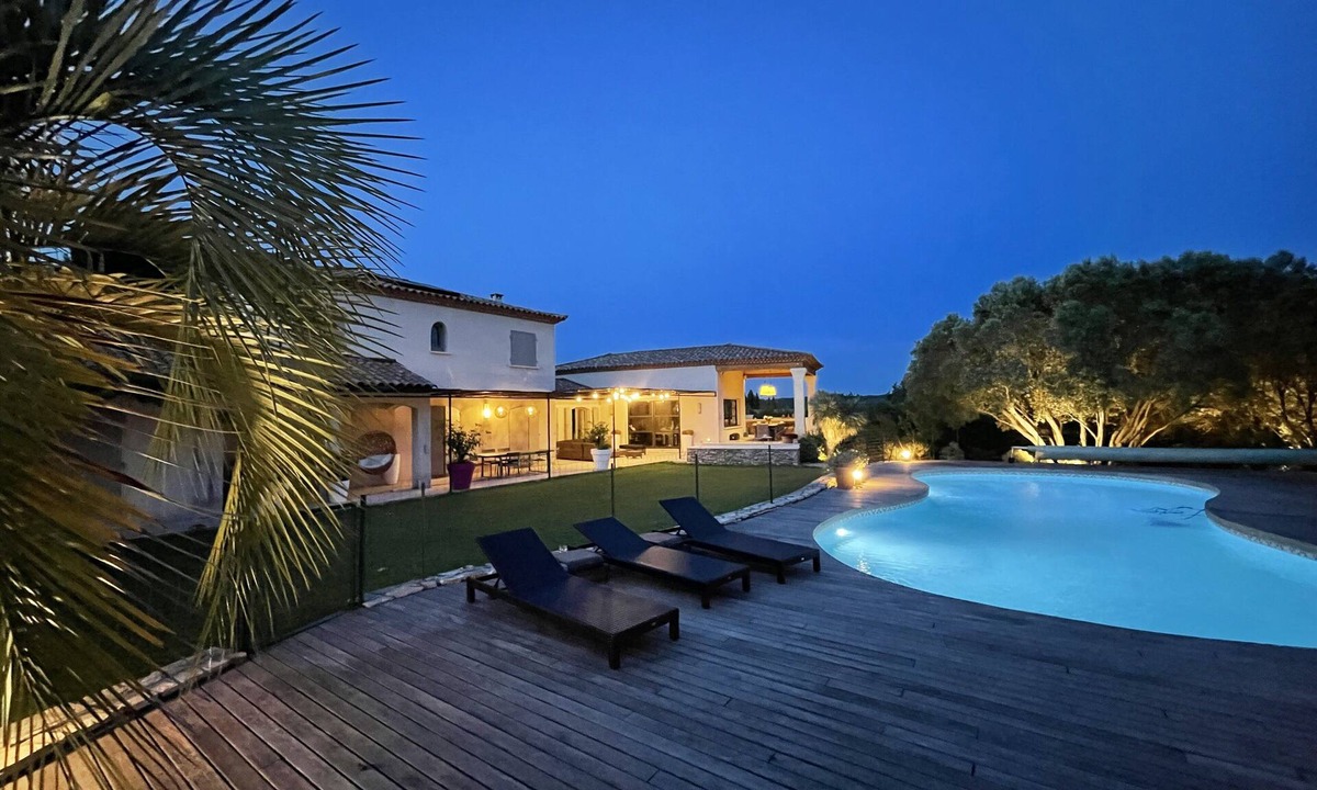 Combaillaux House | 5 BEDROOM VILLA WITH 12-BED POOL