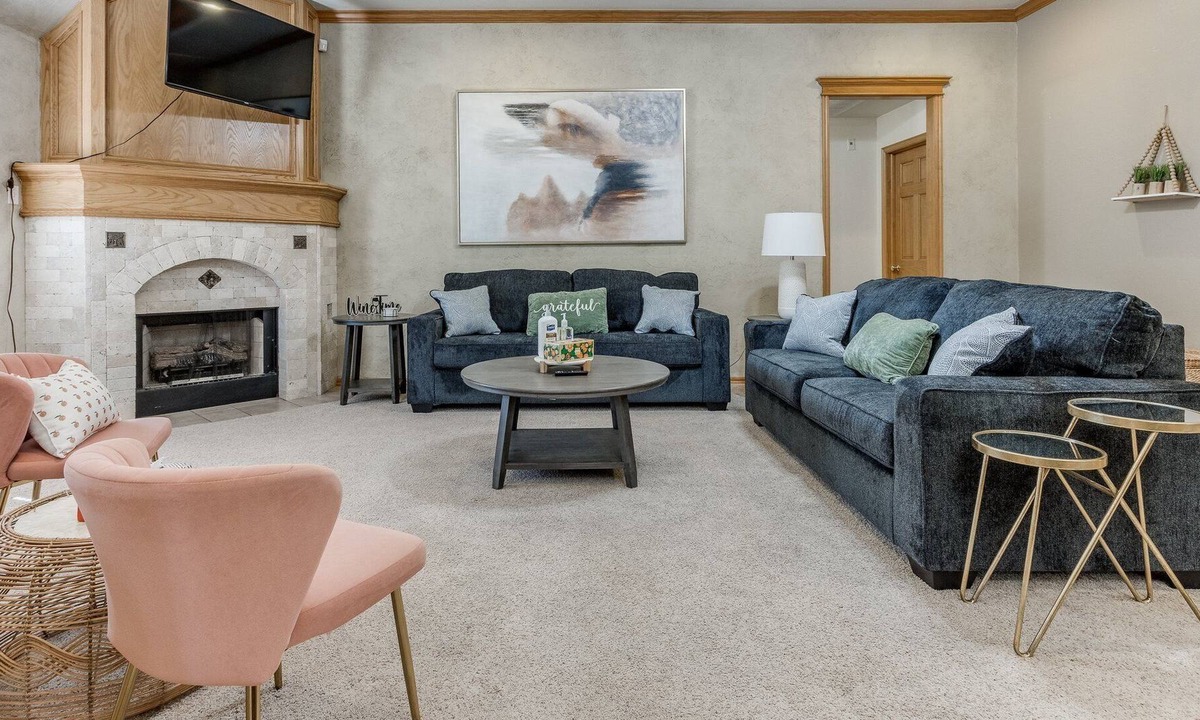 Del City House | 5-bedroom with 6 beds- Full kitchen