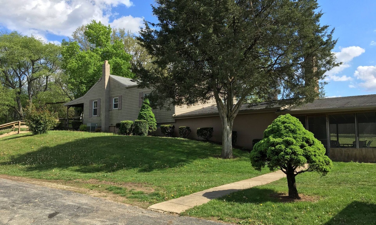Attica House | 5 Bedroom with a Game Room featuring a Pool Table