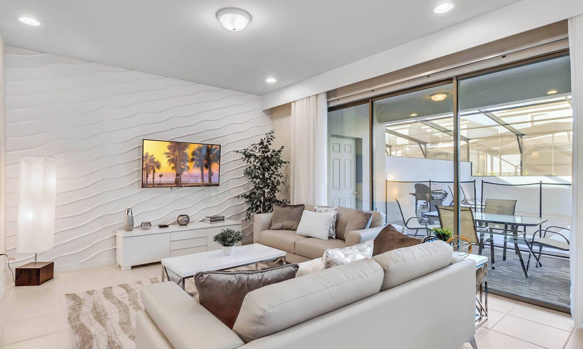 Bay Lake House | 5 Bedrooms/4.5 Bathrooms/Windsor Westside (8917SA)