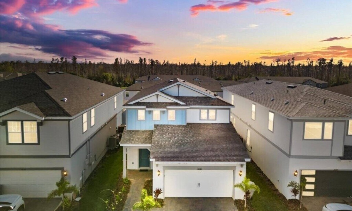 Clermont House | 5 Bedrooms/5.5 Bathrooms/Windsor Cay (16163CC)
