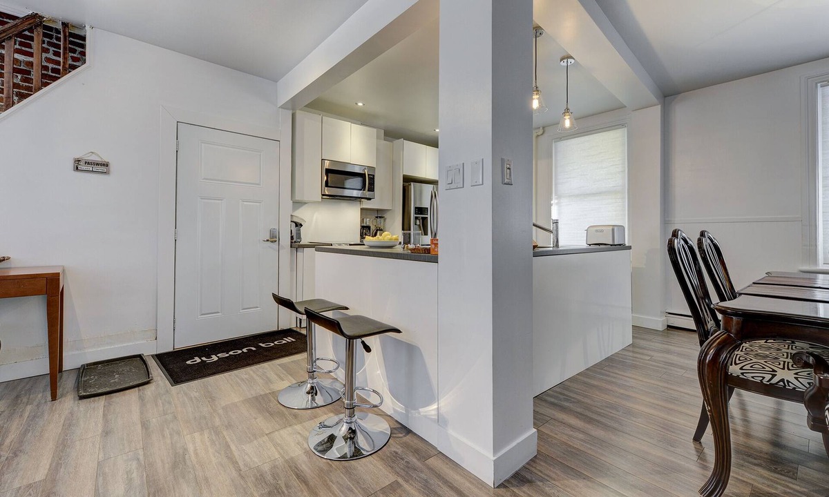 Saint-Jean-Baptiste Apartment | 5 Bedrooms Location & 10 Minutes Walk To Old Quebec
