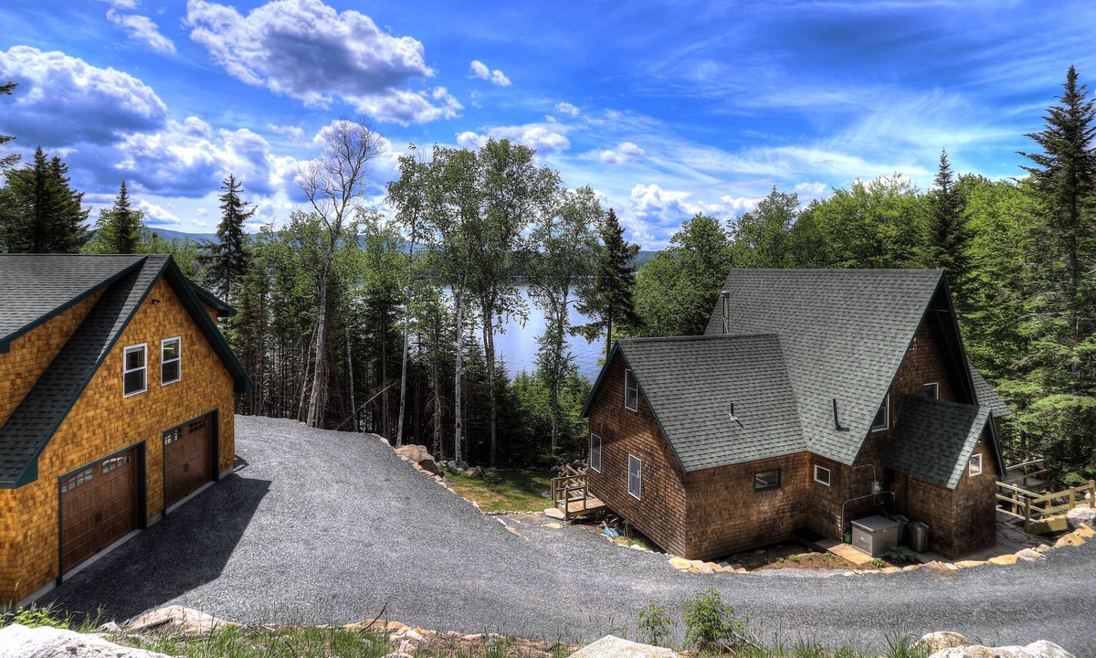 Rangeley Plantation House | 5 bedrooms & Private beach on Mooselook