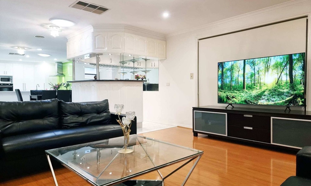 Sunshine West House | 5 bedrooms Spacious home