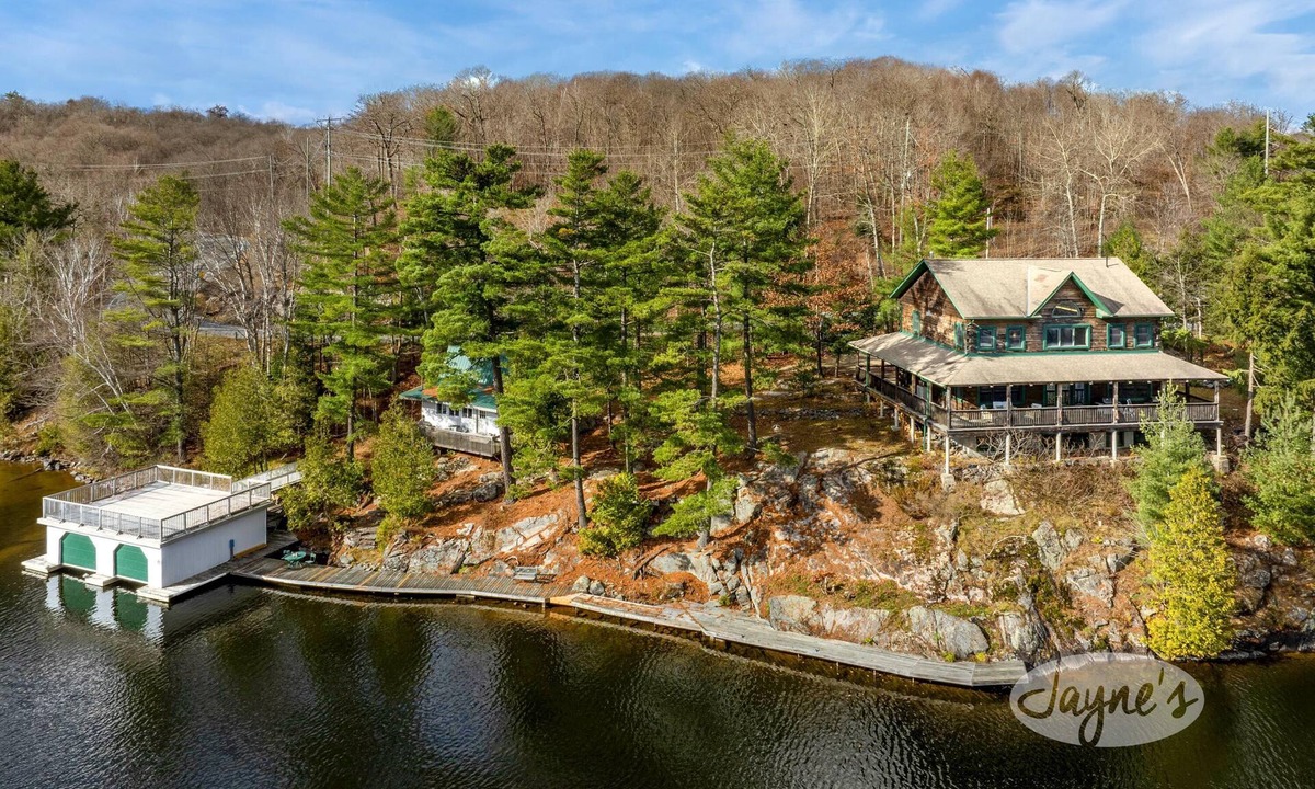 Seguin Cottage | 5 beds 4 bath cottage on Lake Rosseau