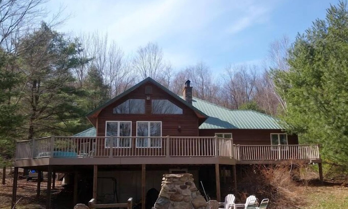Hadley House | 5 Br 2.5 Ba Lakeside Home On Great Sacandaga Lake 50' Beach, Large Dock and Deck