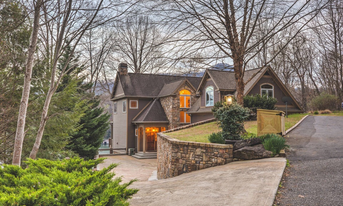 Lake Lure House | 5 Br/3.5 Ba. 3 KING BEDS. LAKE FRONT. FIREPIT. GAME ROOM. MULTIPLE PORCHES.