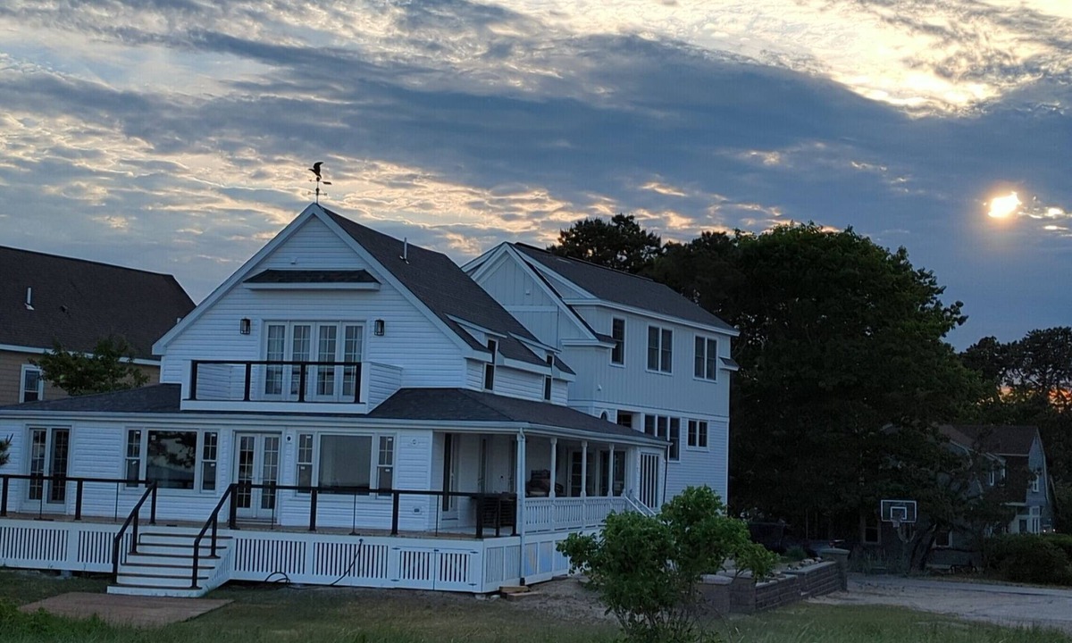 Ocean Park House | 5 BR 3 Bath Waterfront Beach Home