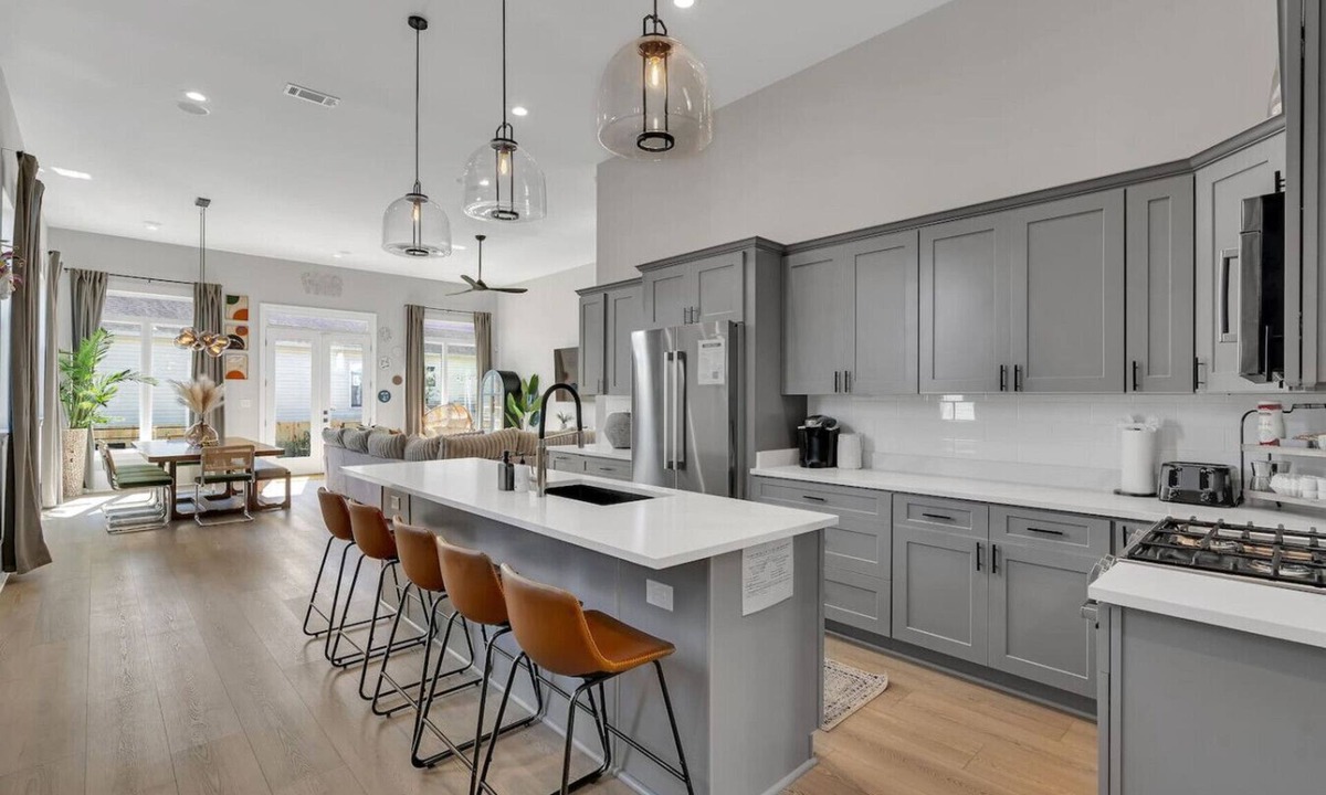 Tulane - Gravier House | 5 BR, Minutes to French Quarter & Superdome - Pool