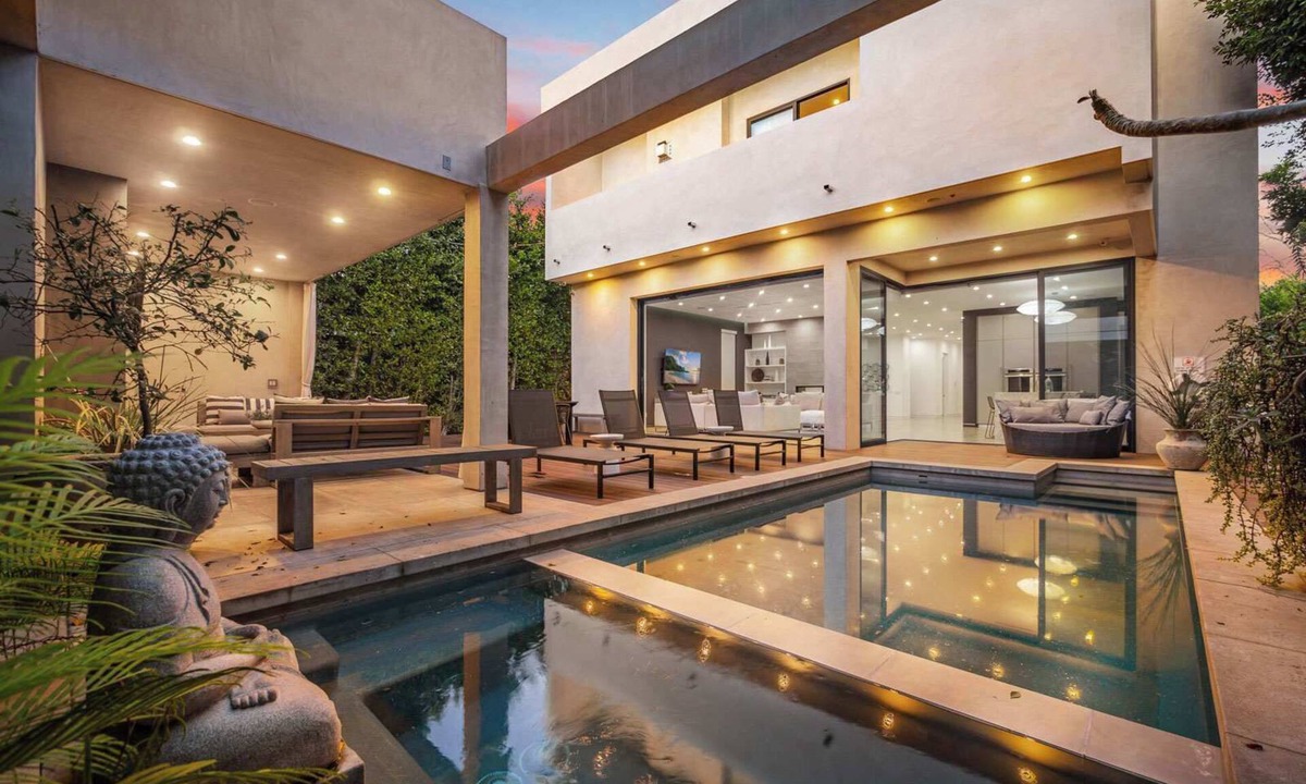 Greater Wilshire - Hancock Park House | 5 BR Villa in the Grove - Pool & Spa