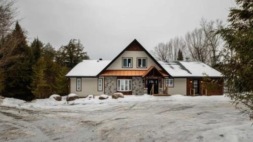 Labelle Villa | 5-Br Villa on Lake Labelle