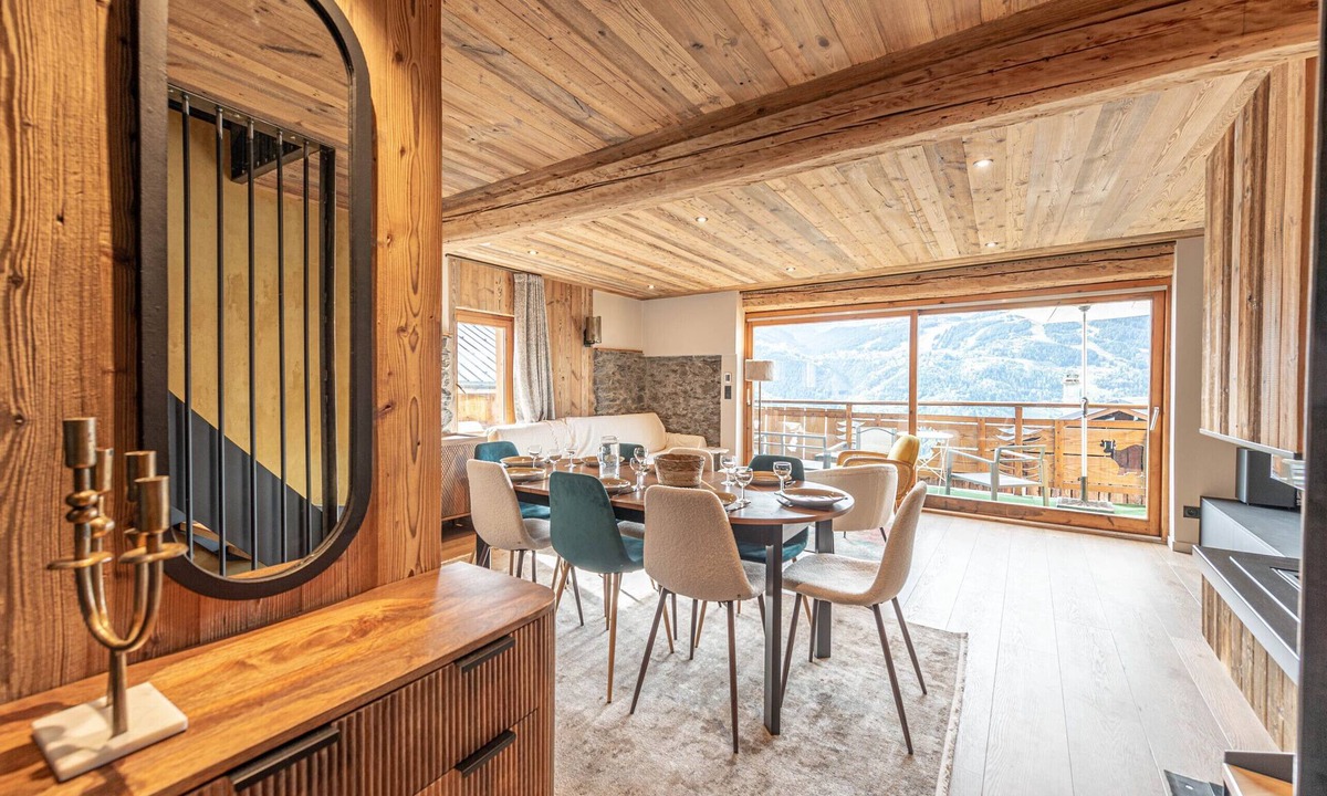 Bozel Ski Chalet | 5★ Chalet for 8 — Vanoise & Courchevel — Private Sauna — Garden Terrace