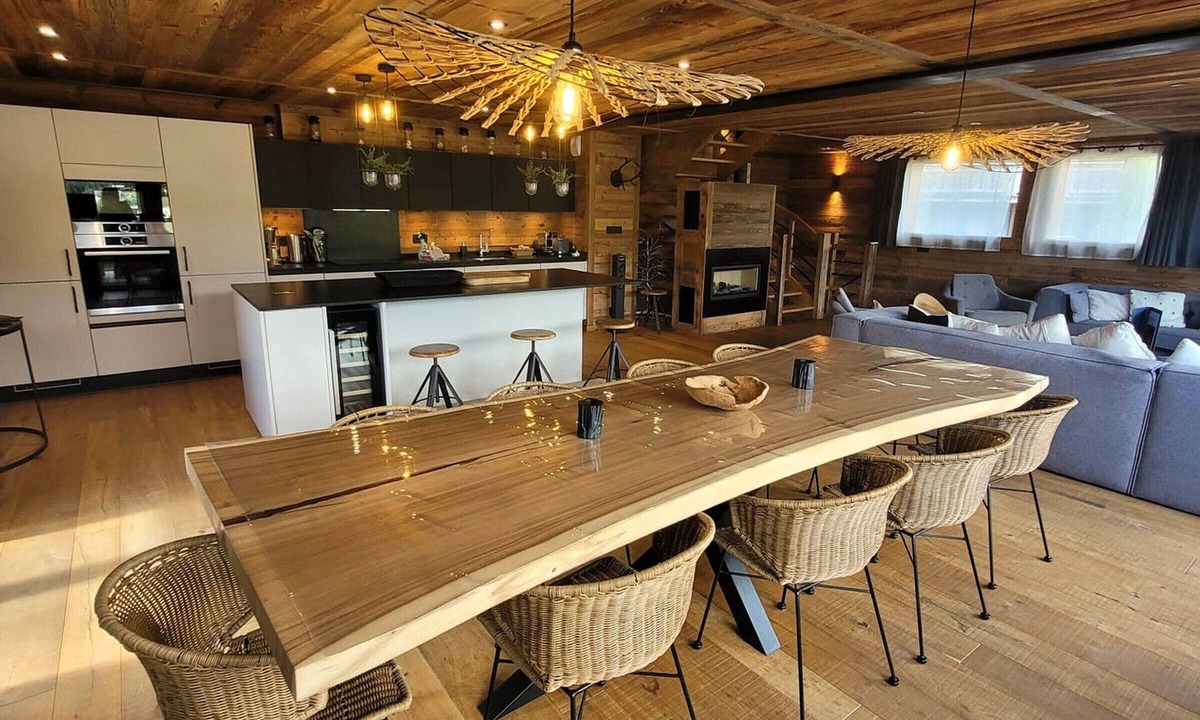 Les Gets Ski Chalet | 5* Chalet in Les Gets: Luxury, jacuzzi, sauna, pets allowed