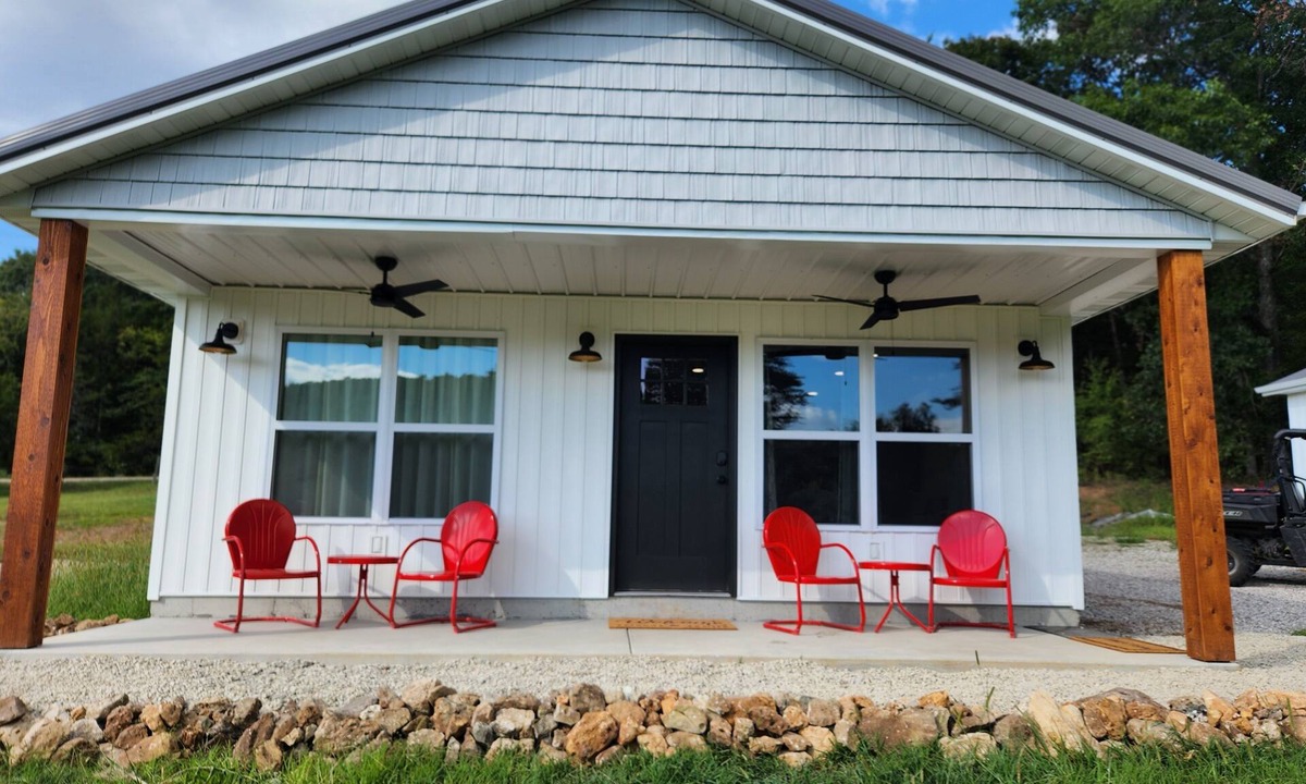 Ste Genevieve House | 5 Charles Farms #4 - NEW CABIN - Wineries, Hiking, and Camp Cana