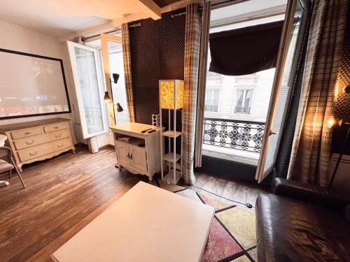 Les Halles Apartment | 5 Cozy Studio in Châtelet near Pompidou Metro