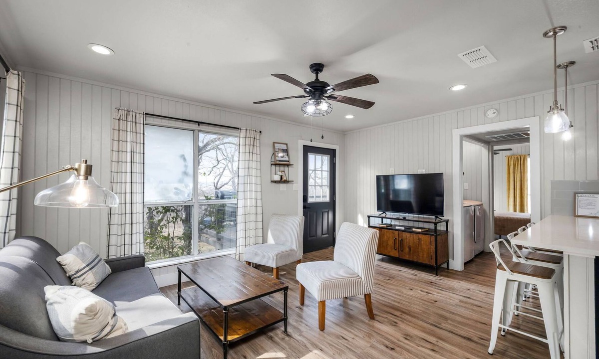Kyle House | 5 Homes | River Walk | Fire Pit | Group Getaway!