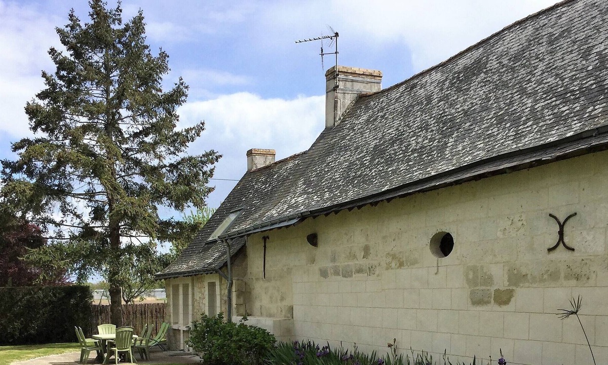 Villebernier House | 5 km from Saumur, 16th century farmhouse in the countryside.