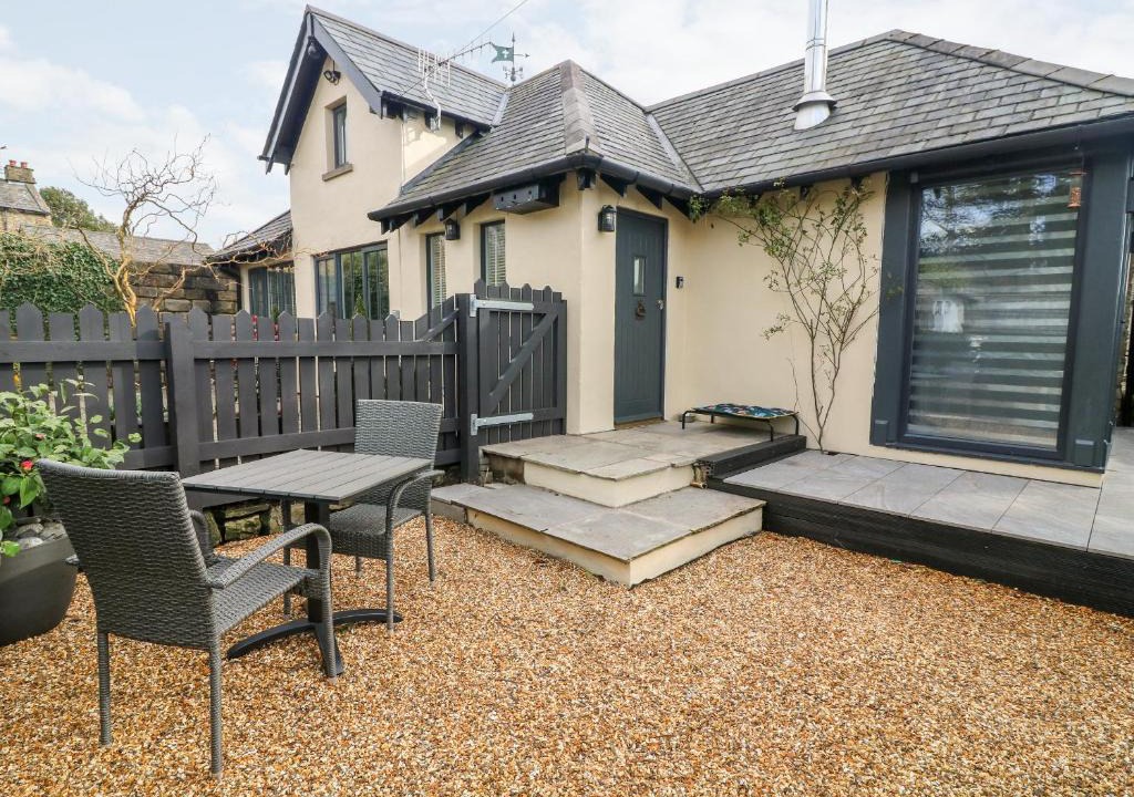 Fourstones Near Bentham House | 5 Lake House