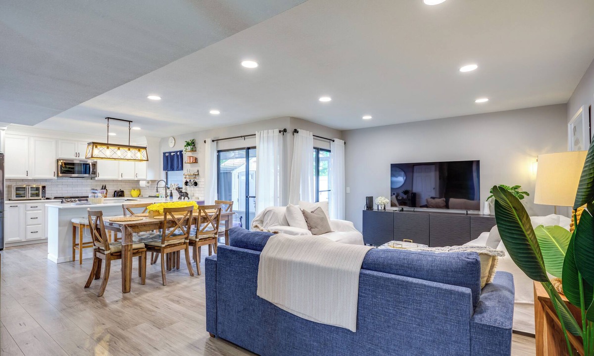 Jupiter Village House | 5 Mi to Beach: Jupiter Townhome w/Pool Access