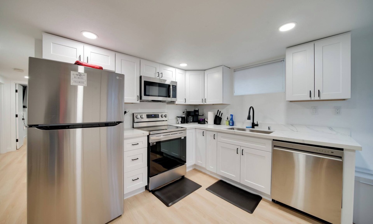 South Seattle Apartment | 5 Mi to Dtwn Seattle: Pet-Friendly Apt